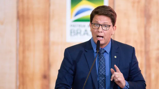 Câmara informa ao STF que viagens de Mário Frias ao exterior ainda estão 'em apreciação'