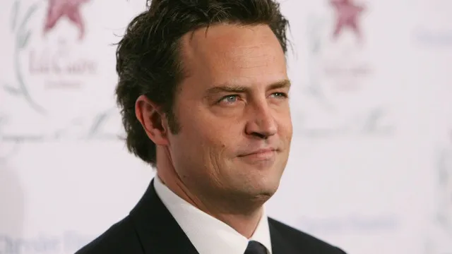 Ex-assistente de Matthew Perry tentou ocultar evidências após morte do ator