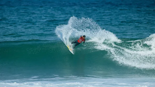 Filipe Toledo lidera show brasileiro e reencontra Medina em Raglan