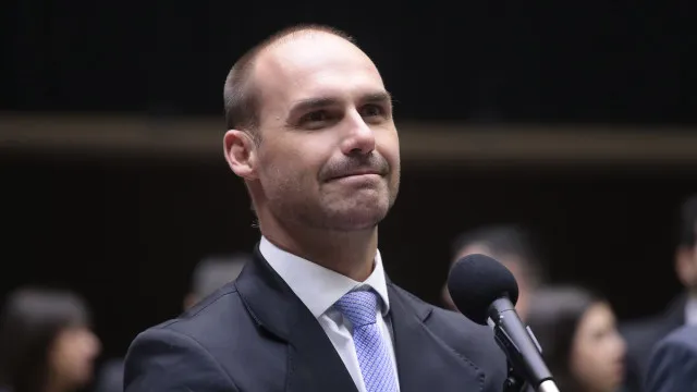 Eduardo Bolsonaro diz ter acionado polícia contra repórter