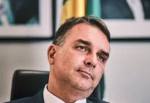 Flávio Bolsonaro diz que derrubada do veto foi presente de aniversário e honra injustiçados