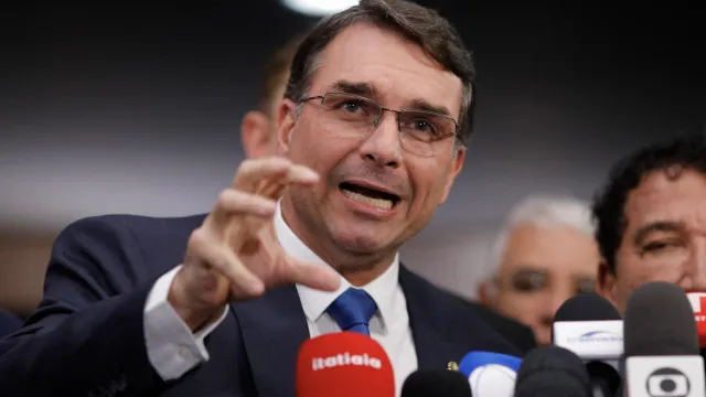 Flávio Bolsonaro divulga nota sem citar Ciro Nogueira e diz que notícias são graves