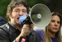 Imprensa volta a sede do governo Milei após 11 dias de bloqueio a jornalistas