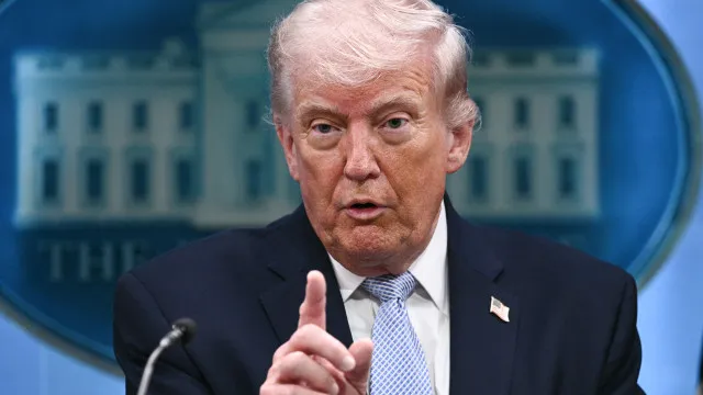 Governo Trump lança site 'aliens.gov' em novo ataque contra imigrantes nos EUA