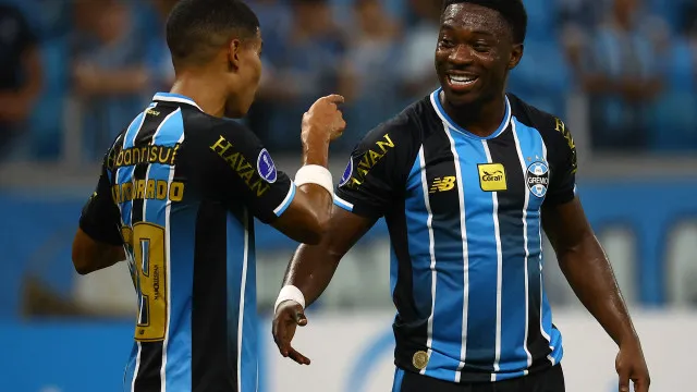 Flamengo encara o Grêmio para seguir na cola do Palmeiras no Brasileirão