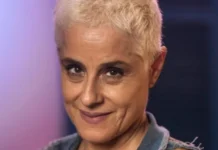 Soraya Ravenle dá bronca em espectadora por uso de celular em musical