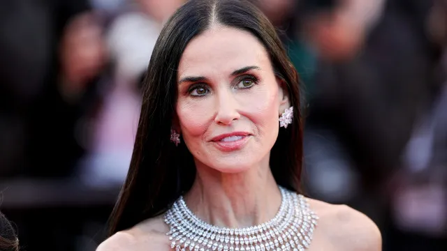Demi Moore diz que combater IA em Hollywood é “batalha perdida”