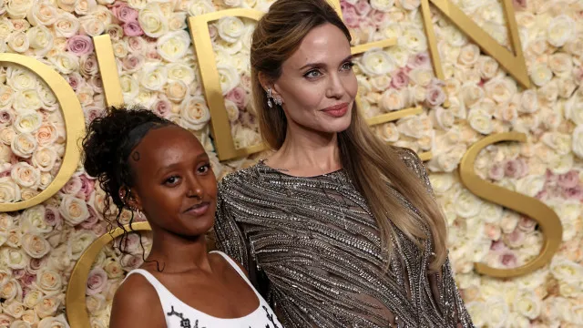 Filha de Angelina Jolie e Brad Pitt, Zahara exclui sobrenome "Pitt" em formatura