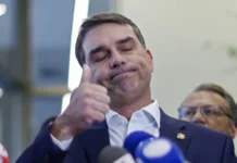 Flávio explora decisão dos EUA como trunfo eleitoral, e aliados de Lula focam ‘Dark Horse’ e soberania