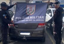 PM recupera carro roubado abandonado às margens da BR-101 em Campos