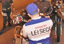 Brasil aplica 23 multas de lei seca por hora, aponta levantamento