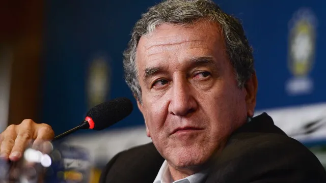 Parreira continua na UTI com insuficiência respiratória e leve melhora