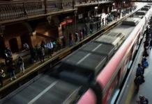 Falha no sistema de portas causa lentidão em três linhas do Metrô de São Paulo