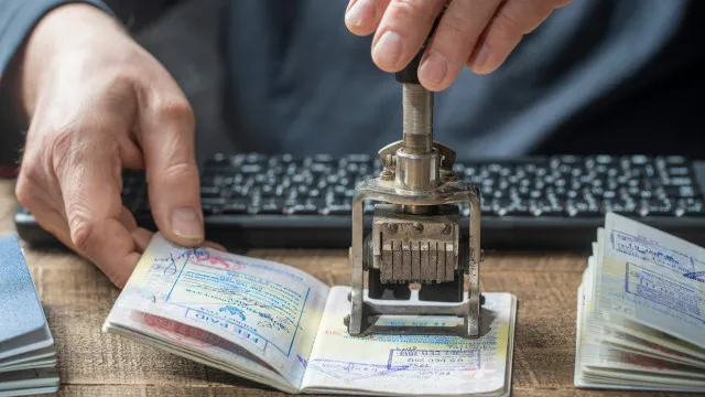 Países ricos disputam jovens qualificados com vistos criados para poucos
