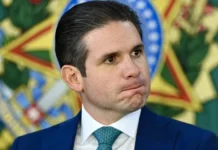 Motta convoca reunião de líderes para votar PL do fim da escala 6×1