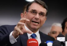 Flávio deve criticar Lula e defender punições individuais em audiência nos EUA, diz aliado
