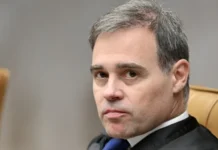 André Mendonça manda remover posts que ligam Flávio Bolsonaro a apoio à ‘escala 7×0’