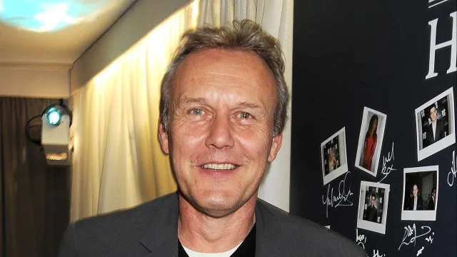 Morre o ator britânico Anthony Head, aos 72 anos