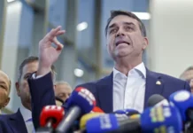 TSE adia decisão sobre censura a pesquisa que mostrou recuo de Flávio Bolsonaro