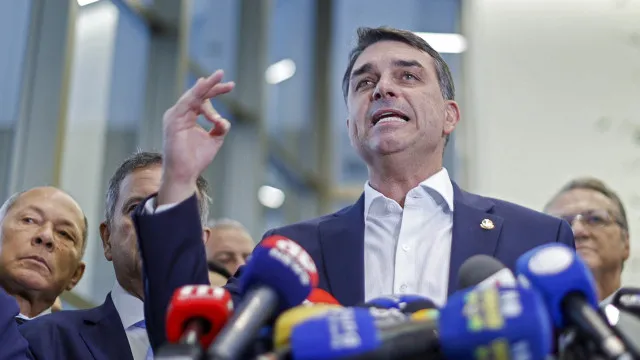 Pré-campanha de Flávio teme que Supremo esvazie TSE e o prejudique na disputa com Lula