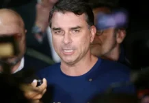 Flávio Bolsonaro planeja encontro com Milei na Argentina em novo giro com líderes da direita