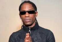 Travis Scott torce pelo Brasil durante jogo de estreia e ganha camisa autografada de Vini Jr.