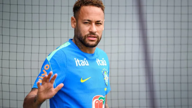 Neymar treina sem restrições com o grupo pelo segundo dia seguido