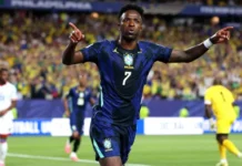 CBF reclama à Fifa de intervenção do VAR em gol anulado de Vini Junior
