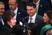 Milei recebe Flávio e declara apoio à candidatura no Brasil