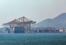 Estados Unidos restabelecem bloqueio a portos iranianos