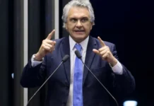 Caiado acusa Flávio Bolsonaro de conspirar contra a economia do Brasil