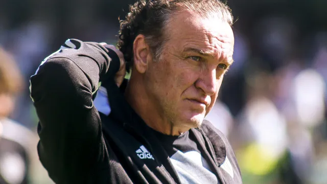 Com transfer ban, Cuca chama mais 11 da base e observa angolano no Santos