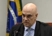 Moraes volta a pedir que PGR se manifeste sobre arma de Bolsonaro
