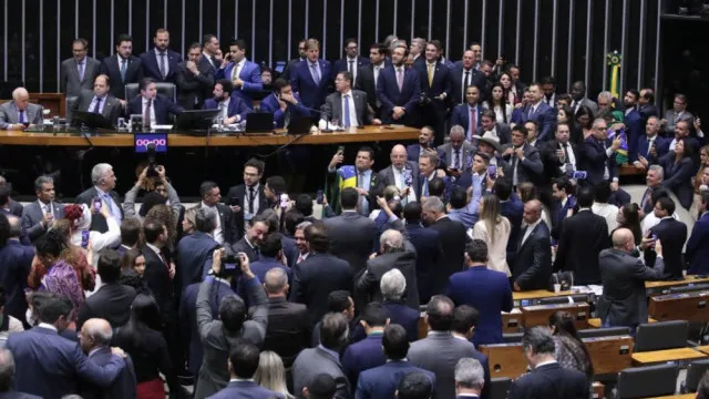 Câmara acelera projeto que criminaliza a misoginia apesar de resistência da bancada cristã