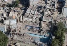 Caracas vive dividida entre normalidade e vidas arruinadas por terremoto